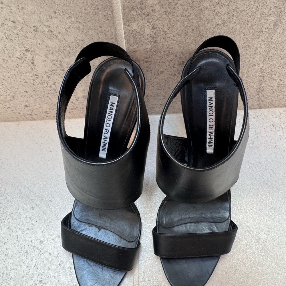 Manolo Blahnik Helles sandals